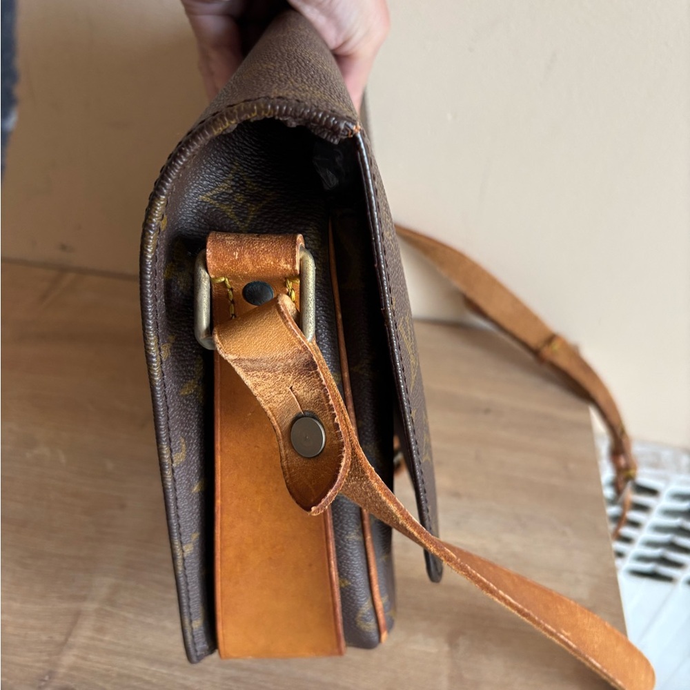 Authentic Louis Vuitton monogram crossbody bag - Picture 4 of 7